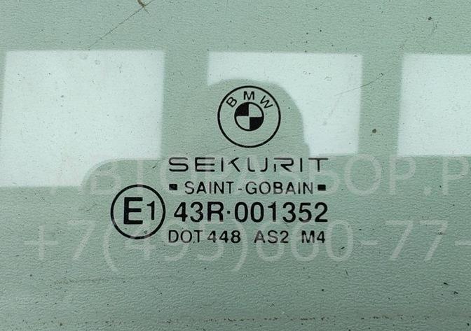 Стекло двери передней правой