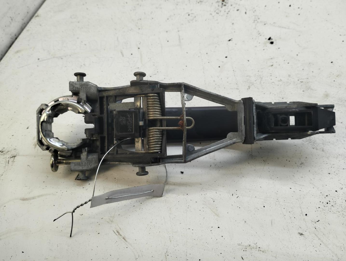 Ручка двери передней наружная правая