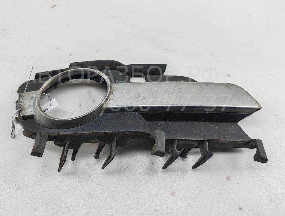 Рамка противотуманной фары правой