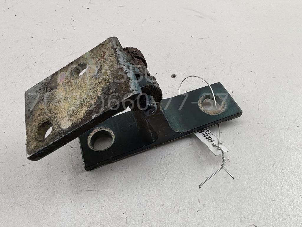 Петля двери