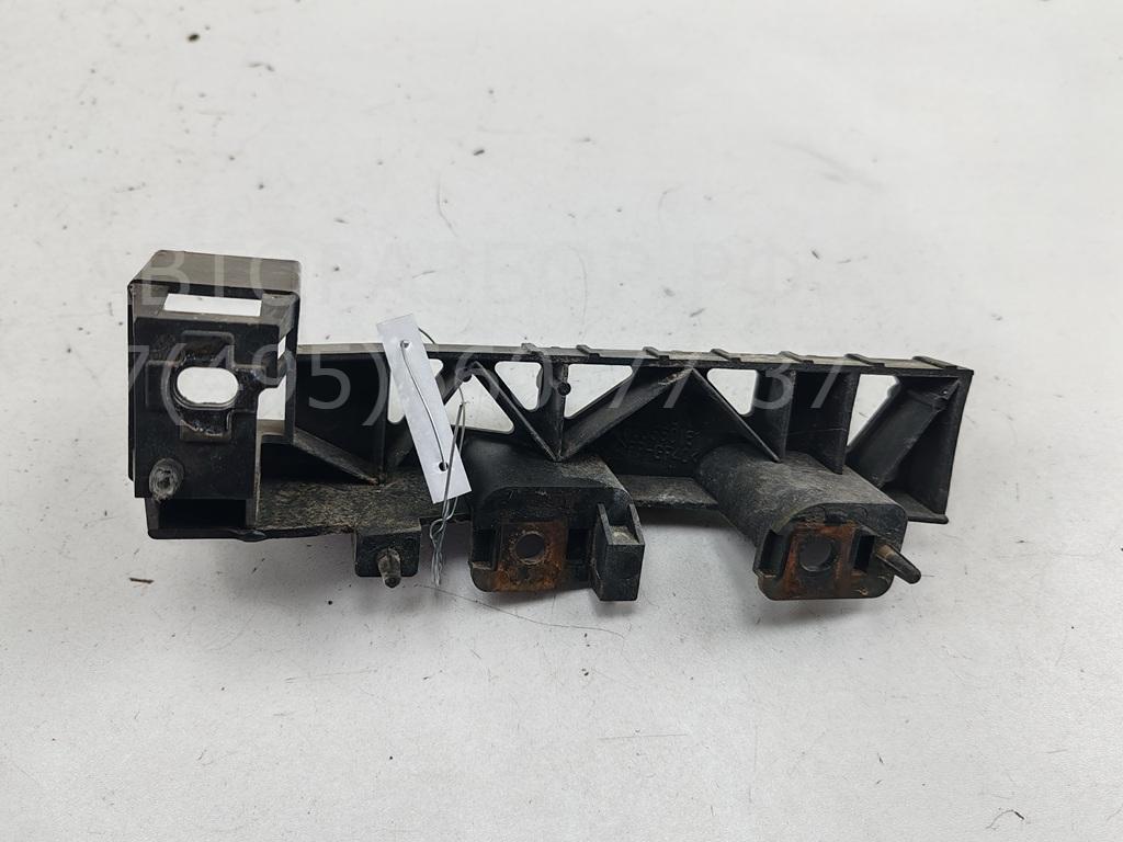 Кронштейн фар правый