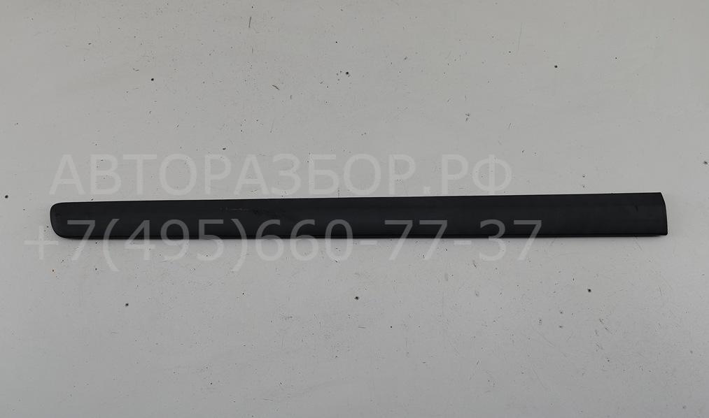 Молдинг двери передней левой