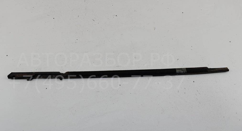 Накладка стекла переднего правого