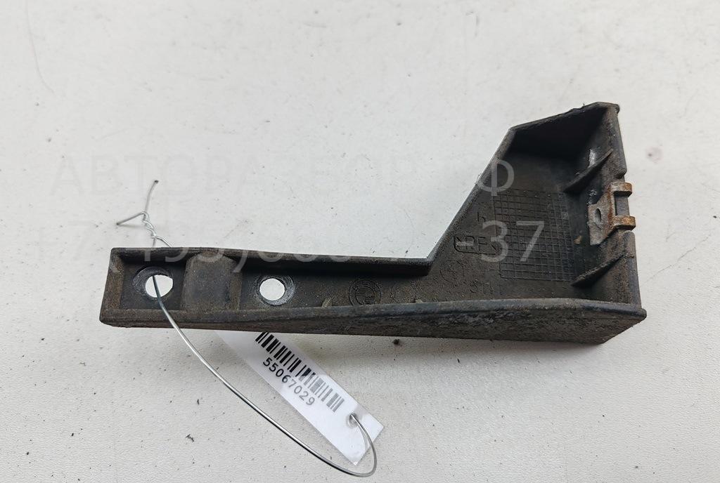 Кронштейн переднего бампера левый