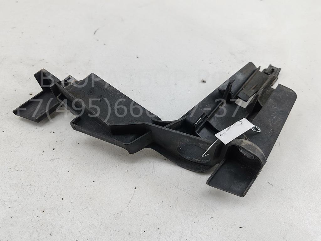 Кронштейн фар правый