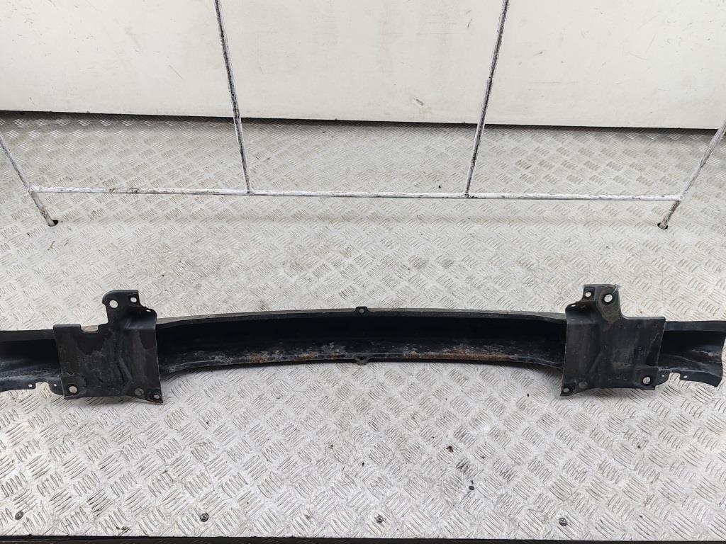 Усилитель переднего бампера