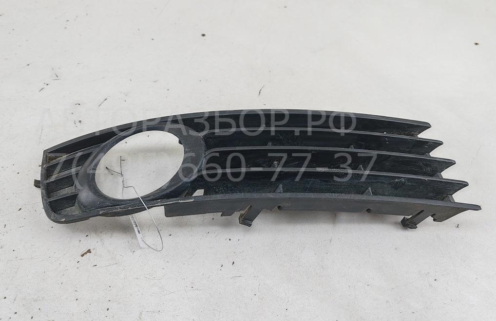 Рамка противотуманной фары правой