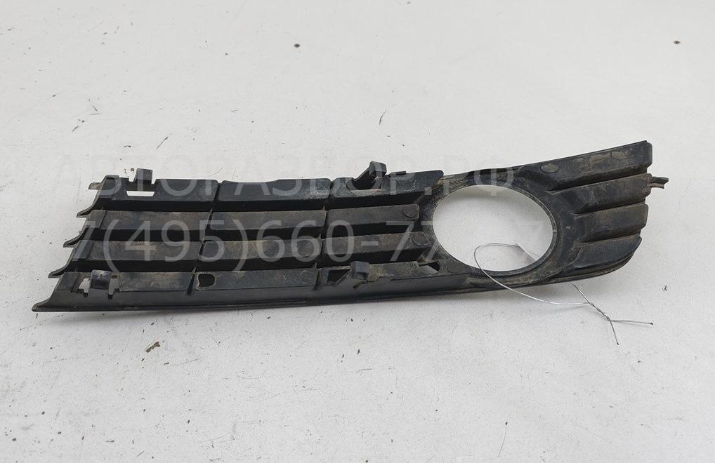 Рамка противотуманной фары правой