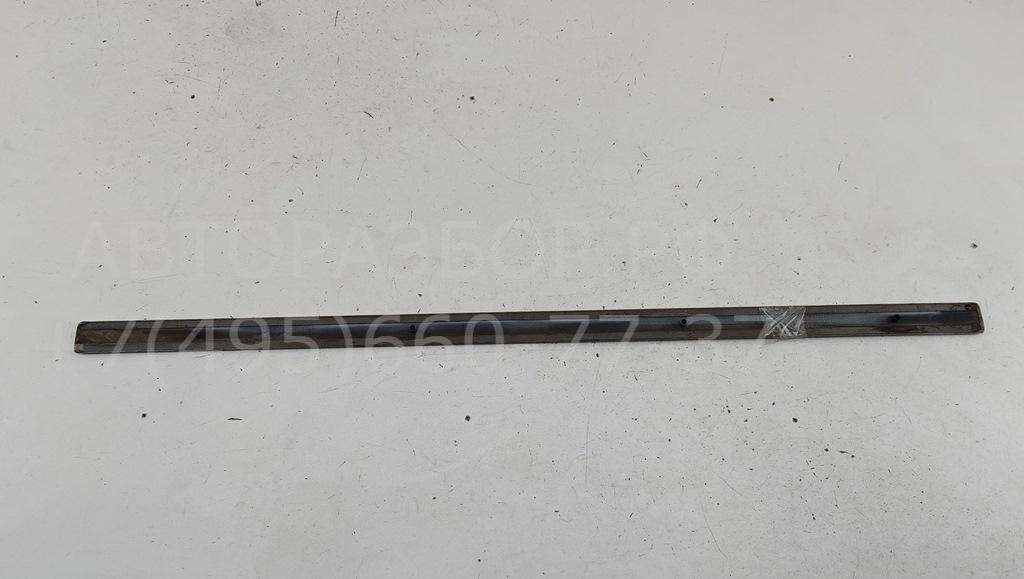 Накладка двери передней правой