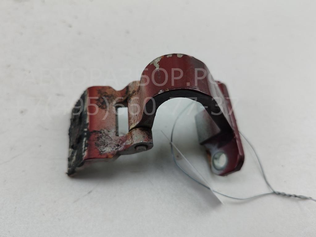 Петля крышки багажника