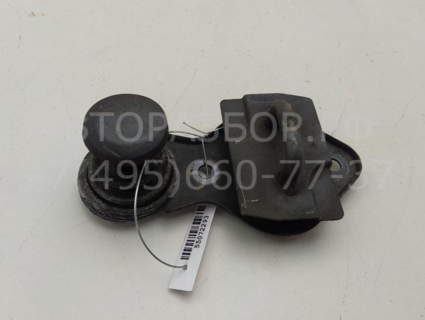 Замок капота