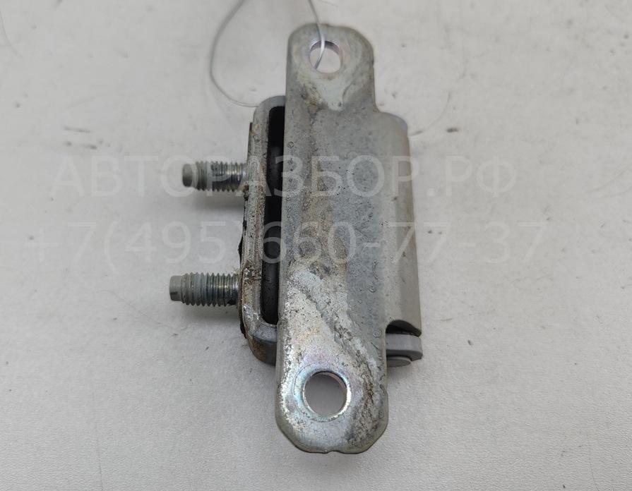 Петля крышки багажника