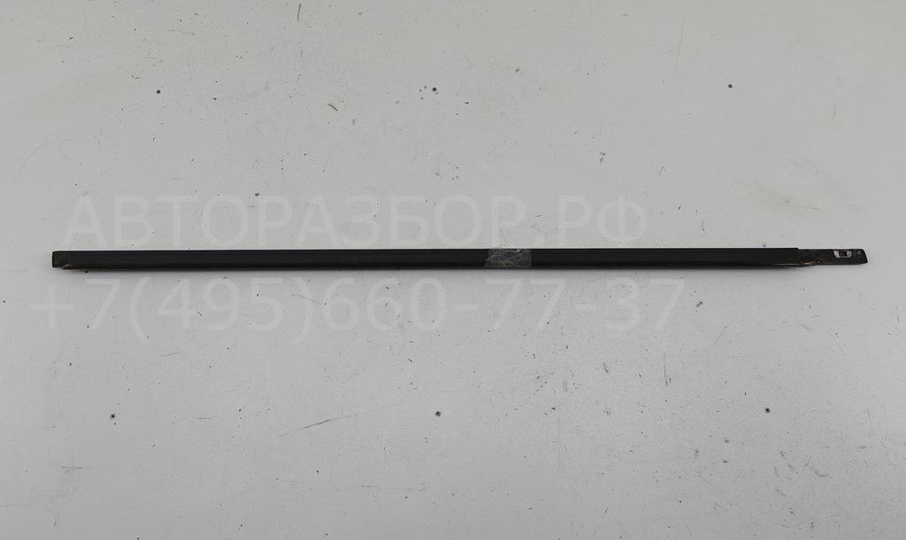 Накладка стекла переднего левого