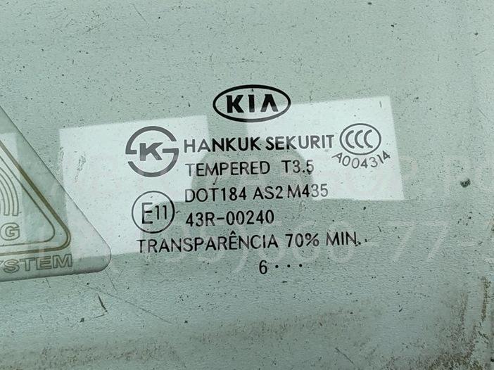 Стекло двери передней левой