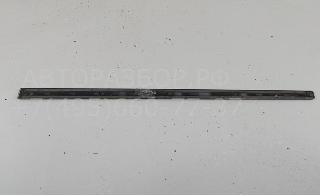 Накладка двери передней правой