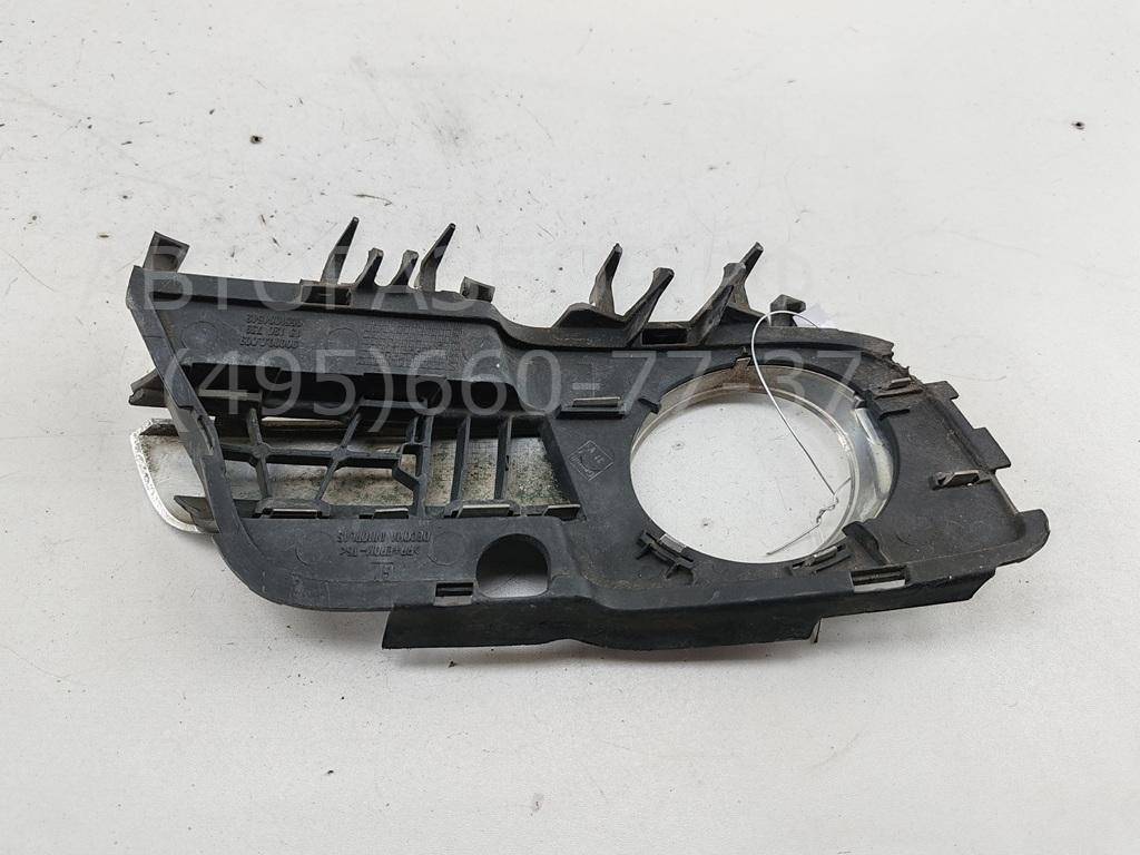 Рамка противотуманной фары левой