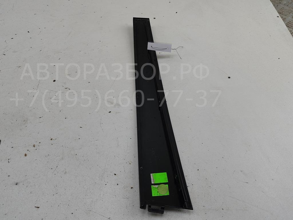 Накладка двери передней левой