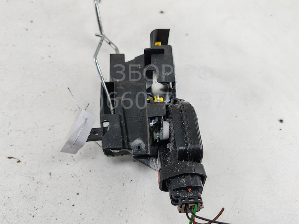 Замок двери передней правой