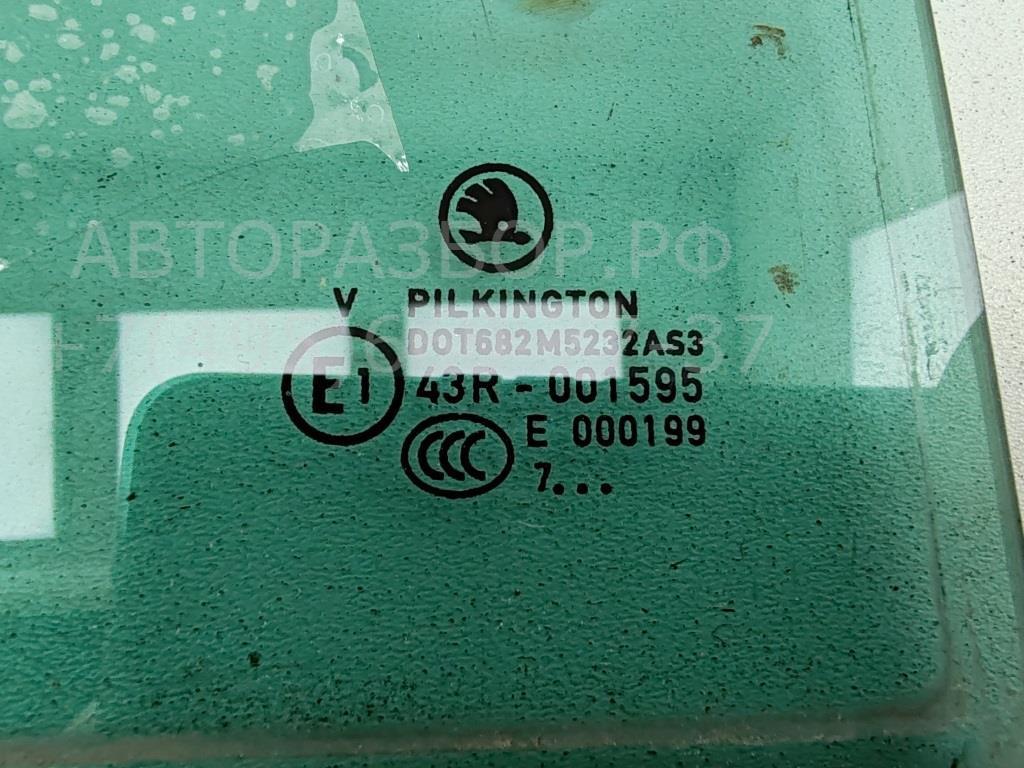 Стекло двери задней правой (форточка)