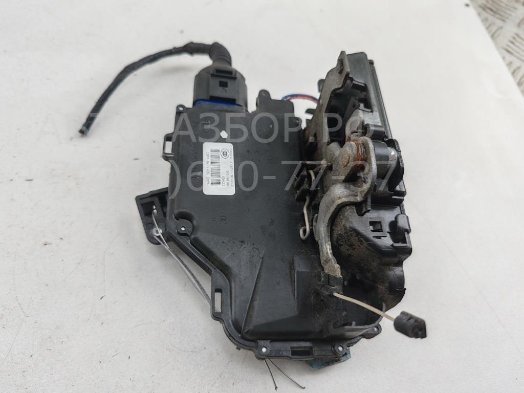 Замок двери передней правой
