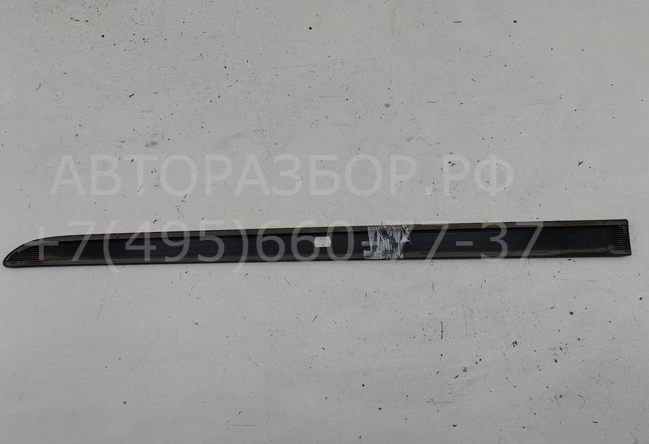 Накладка двери передней правой