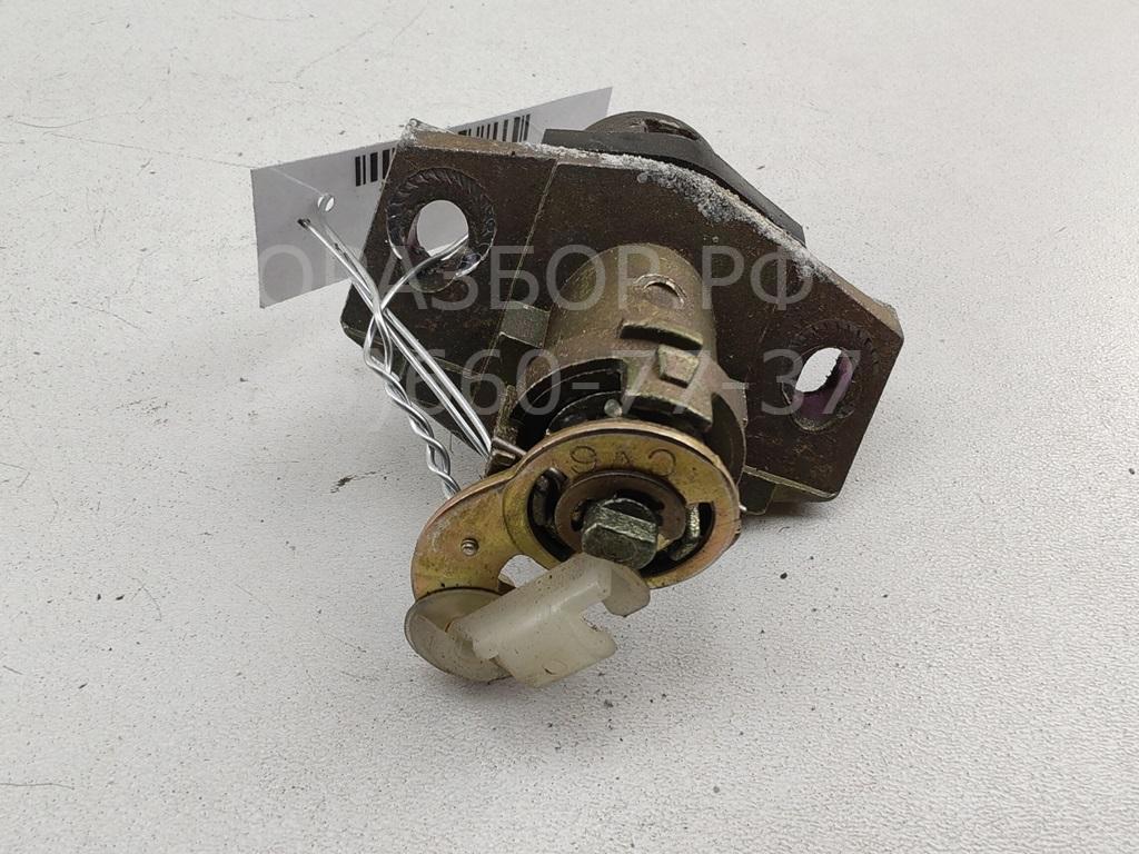 Вставка замка багажника