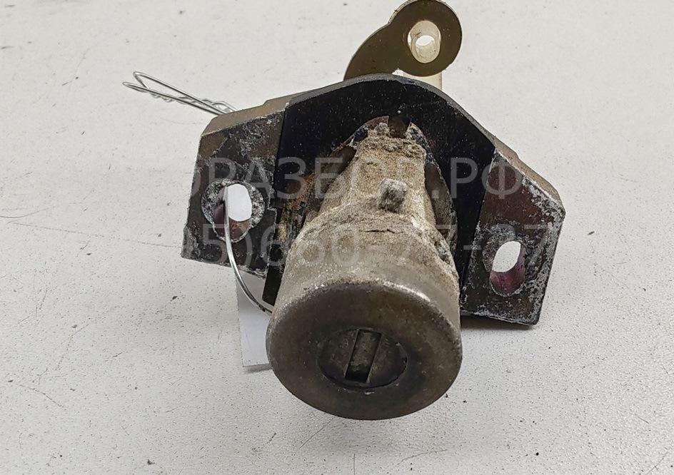 Вставка замка багажника