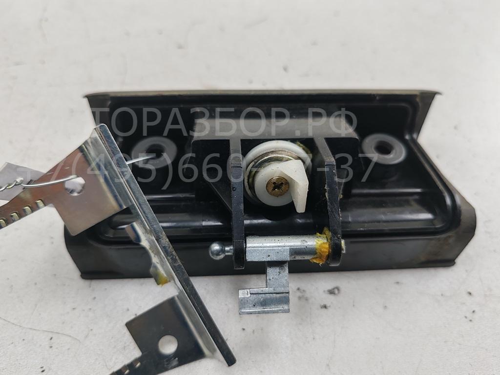 Кнопка открывания багажника