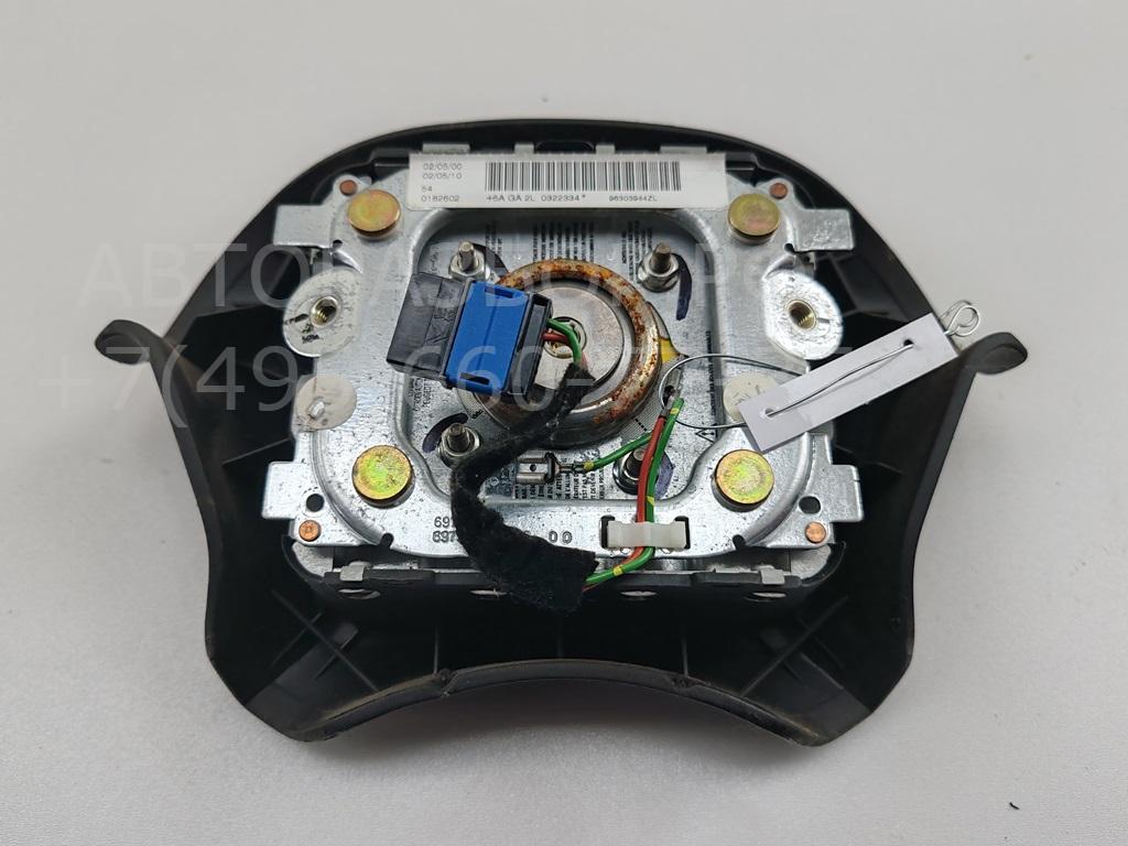 Подушка безопасности в рулевое колесо