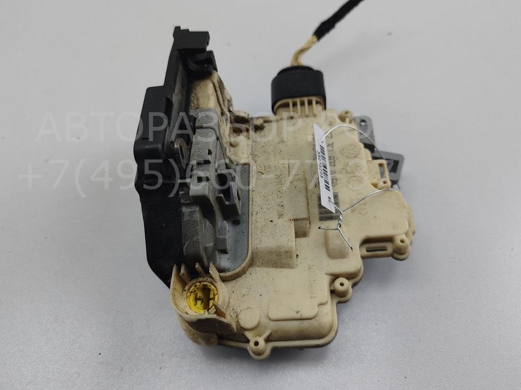 Замок двери передней левой