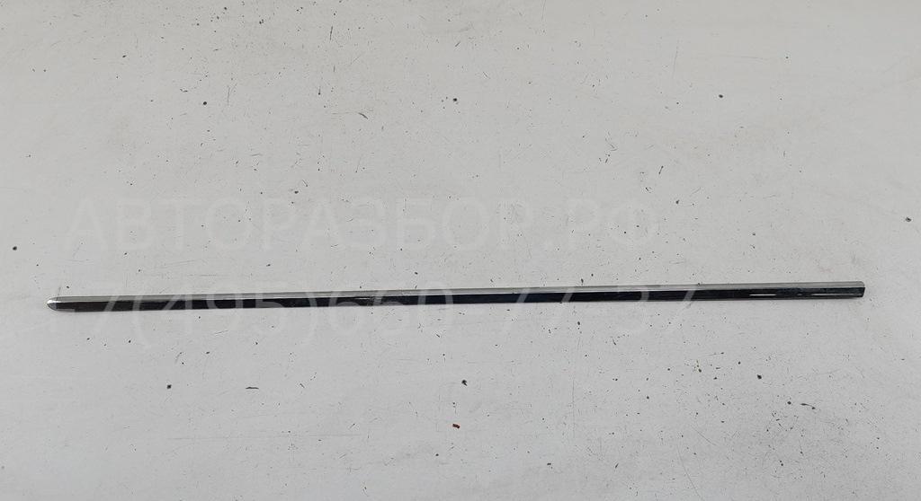 Молдинг двери передней левой