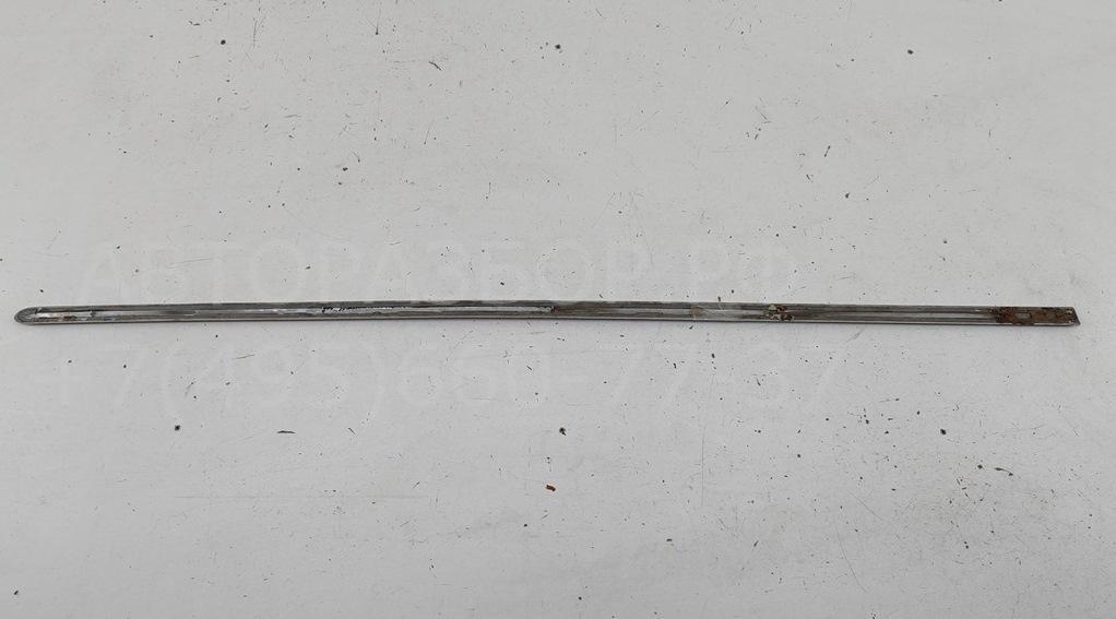 Молдинг двери передней левой