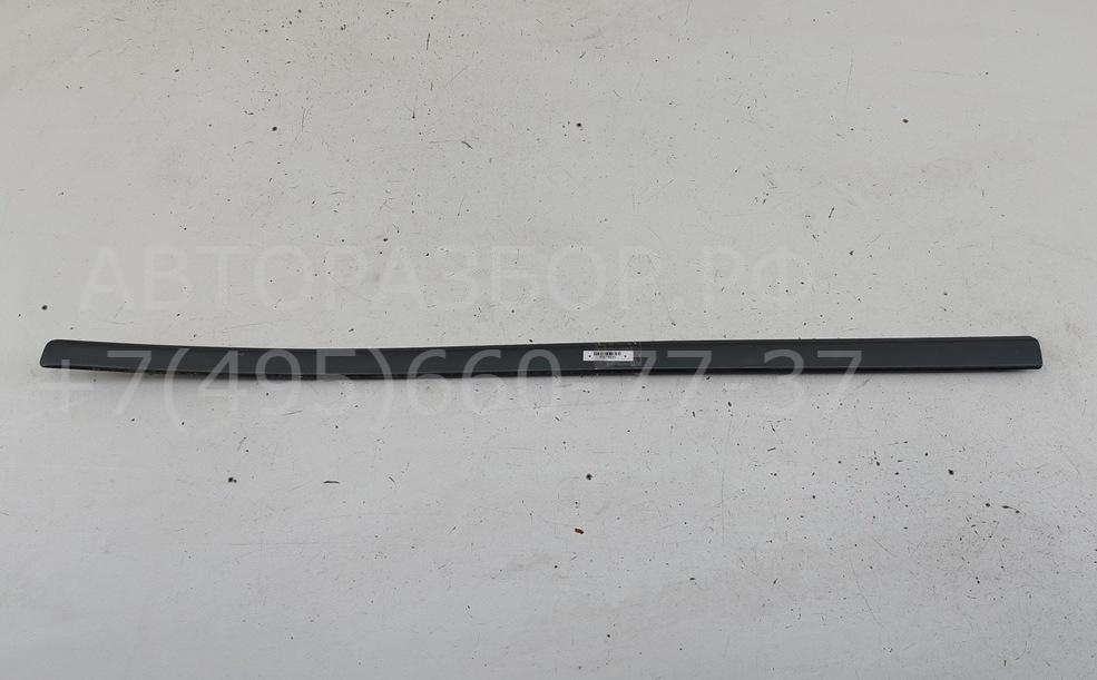Молдинг двери передней левой