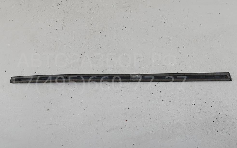 Молдинг двери передней левой