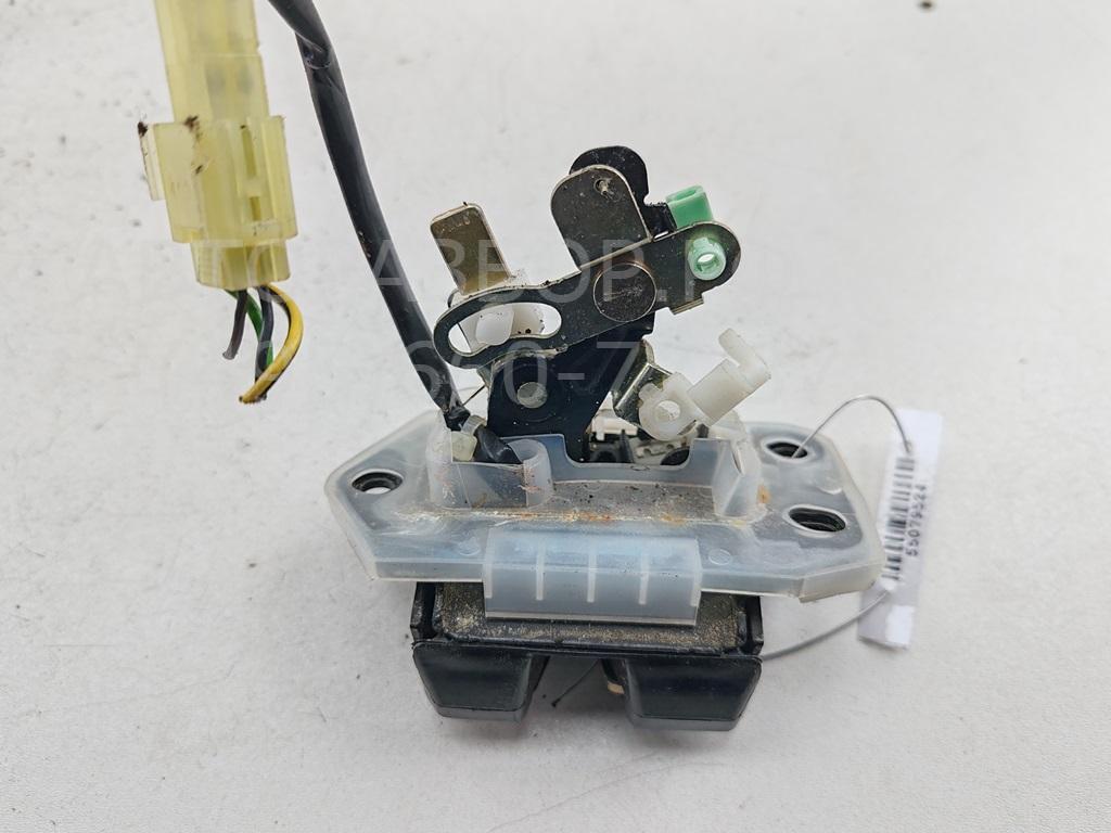 Замок багажника