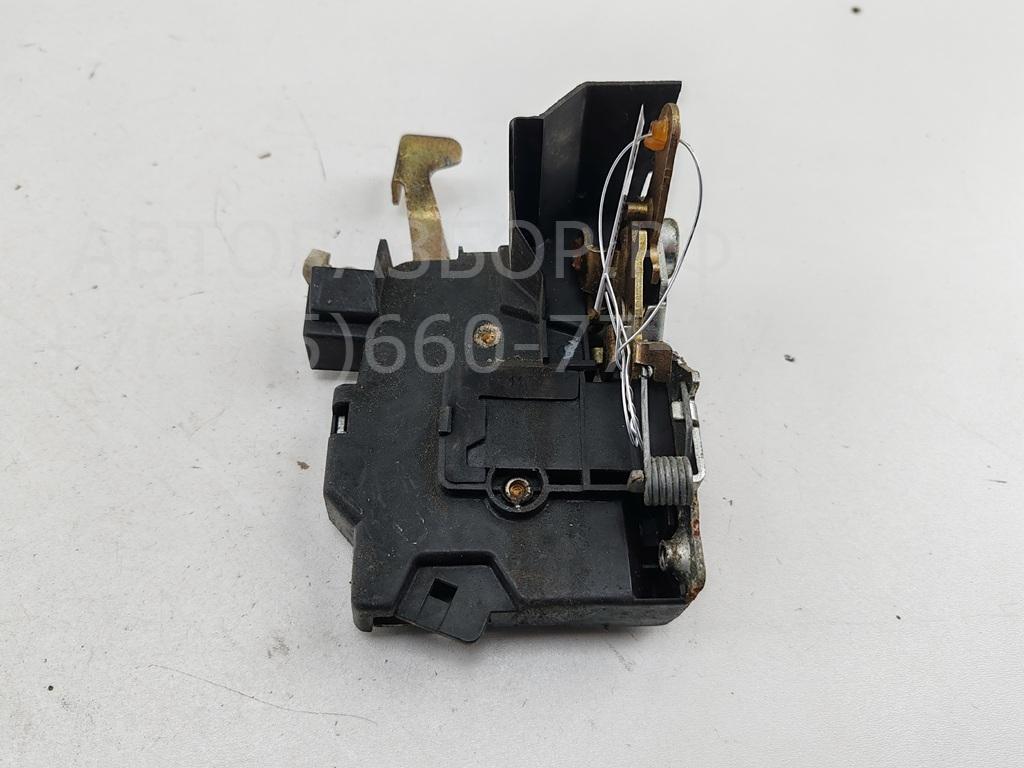 Замок двери передней правой