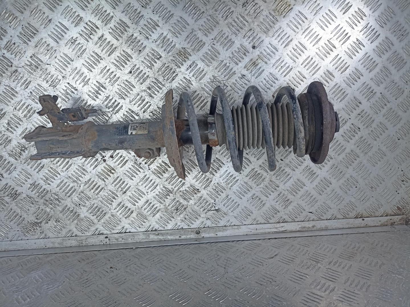 Амортизатор передний левый