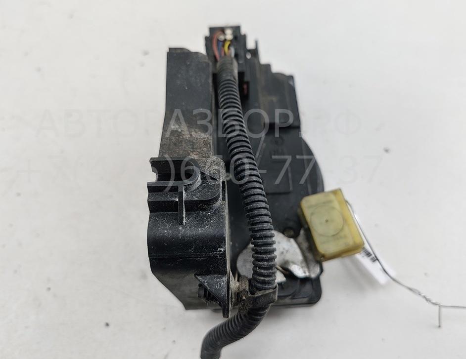 Замок двери передней левой