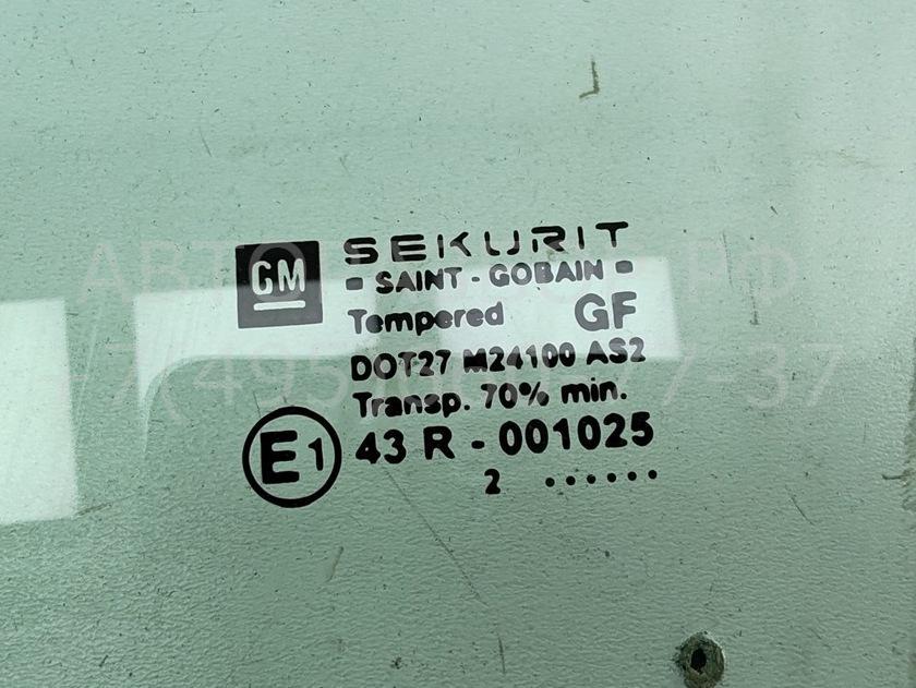 Стекло двери передней левой