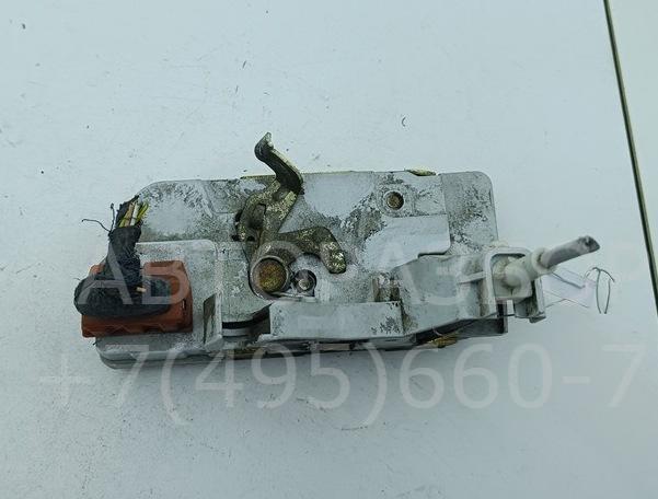 Замок двери передней левой