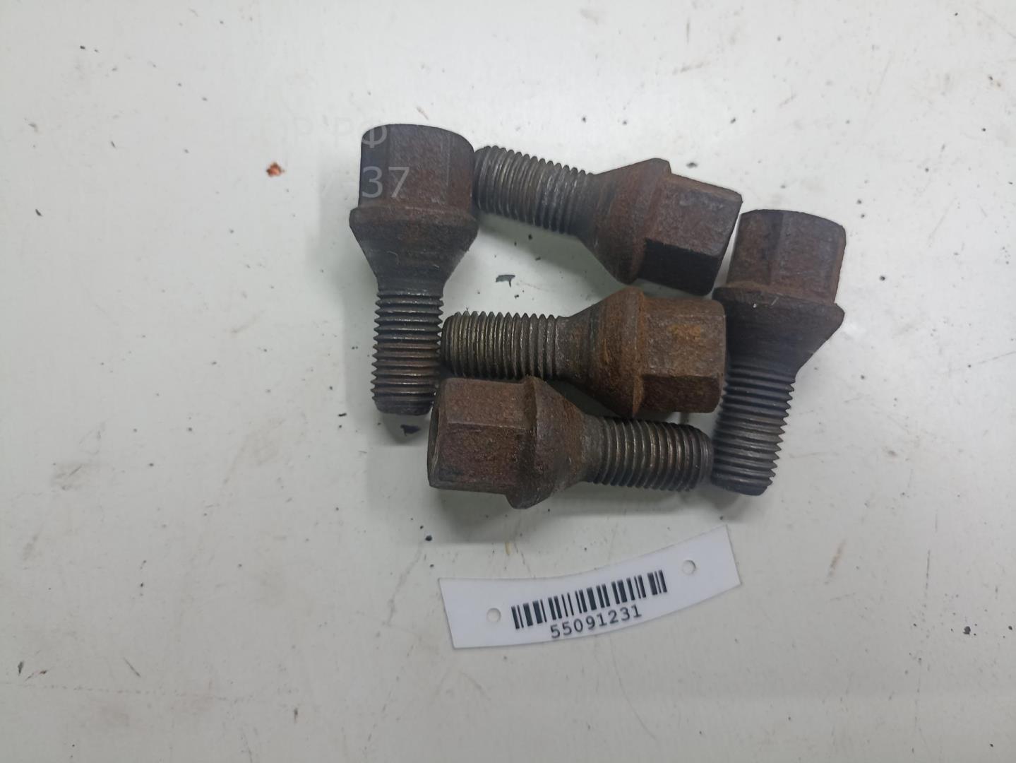 Болт колесный