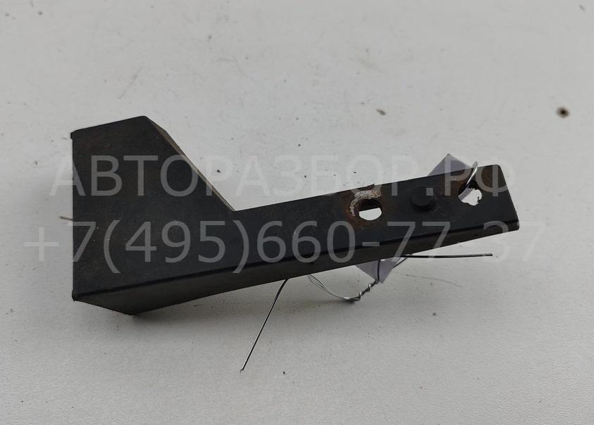 Кронштейн переднего бампера правый