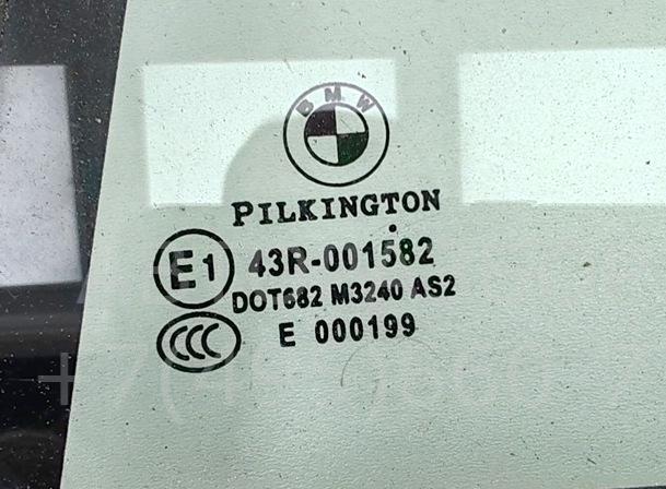 Стекло двери задней левой (форточка)