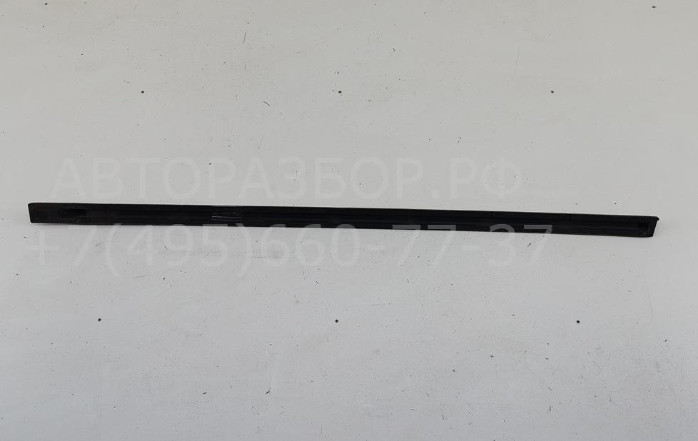 Молдинг двери передней левой