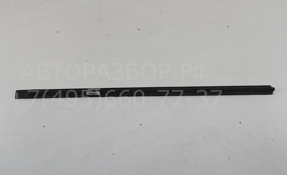 Молдинг двери передней левой