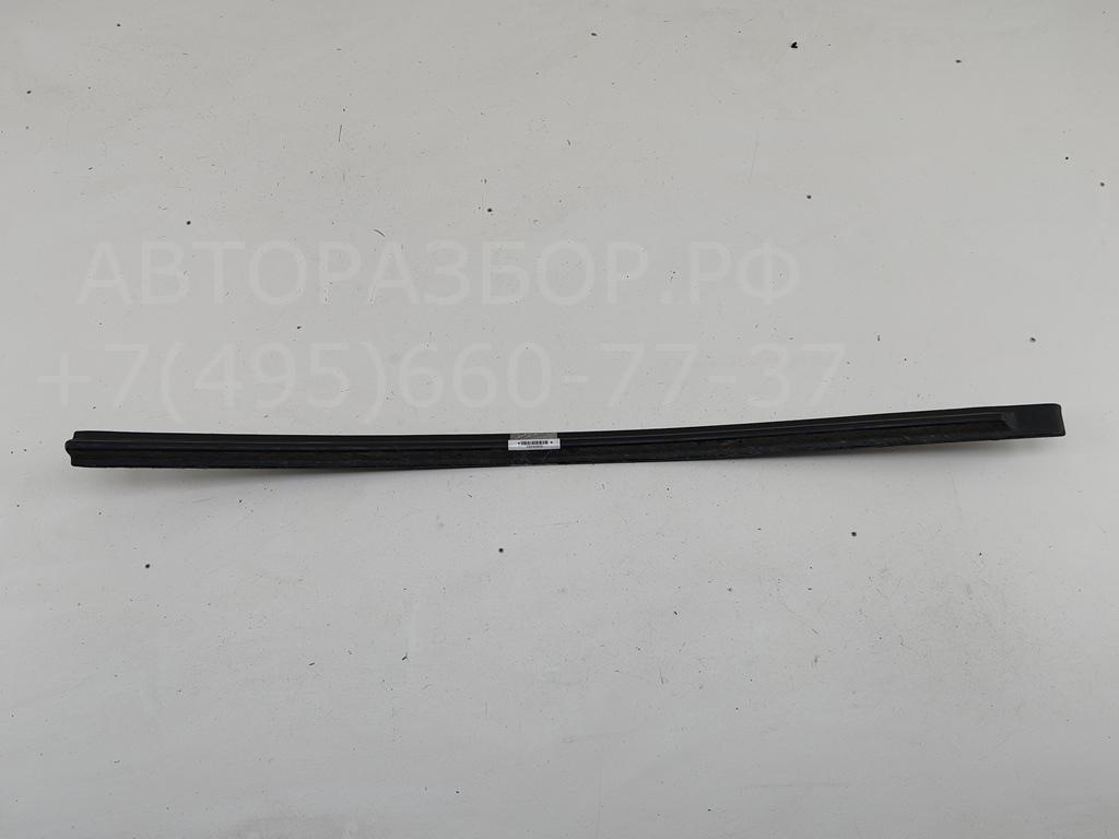 Накладка двери передней правой