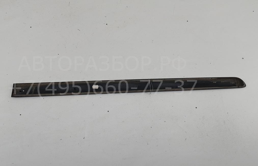 Накладка двери передней правой