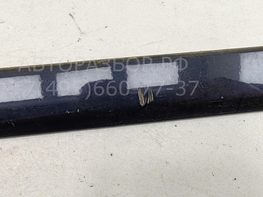 Накладка двери передней правой