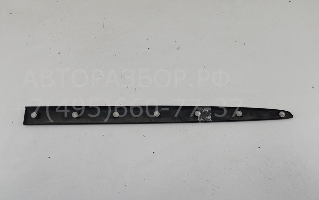 Молдинг двери передней левой