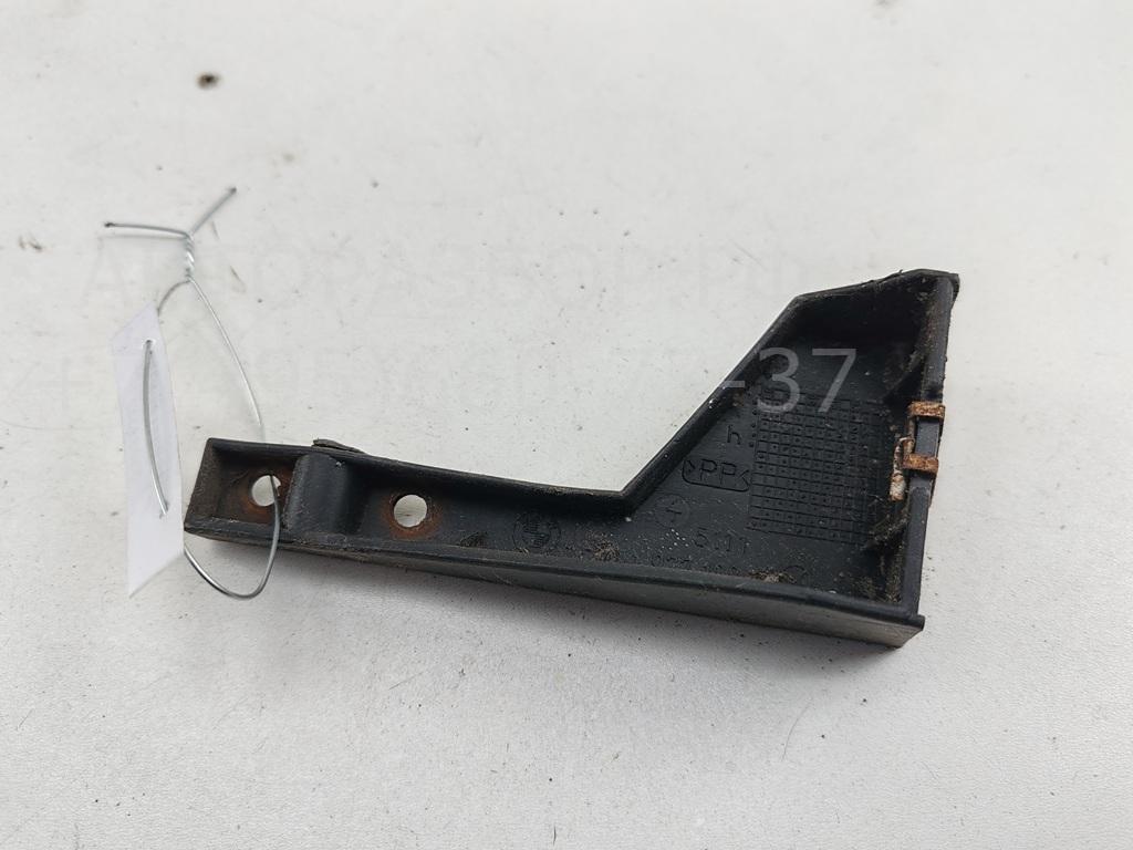 Кронштейн переднего бампера правый